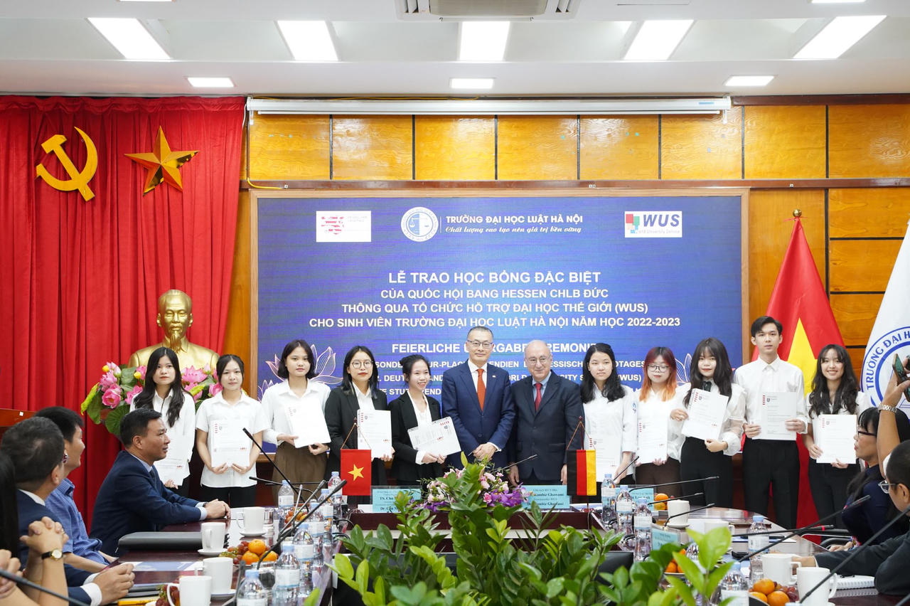 Trao học bổng đặc biệt của Đức cho sinh viên Trường Đại học Luật Hà Nội