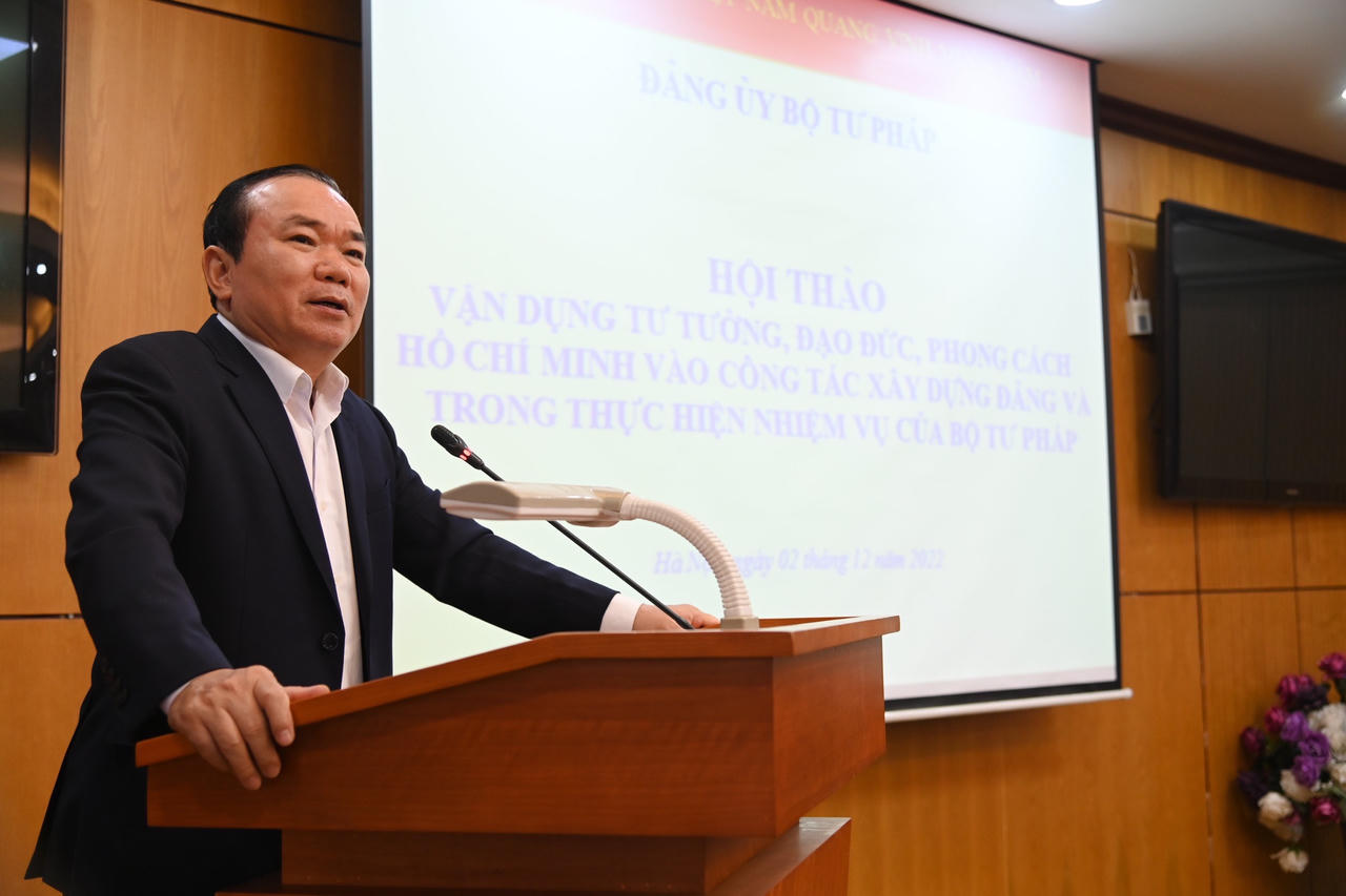 Vận dụng tư tưởng, đạo đức, phong cách Hồ Chí Minh trong thực hiện nhiệm vụ của Bộ Tư pháp