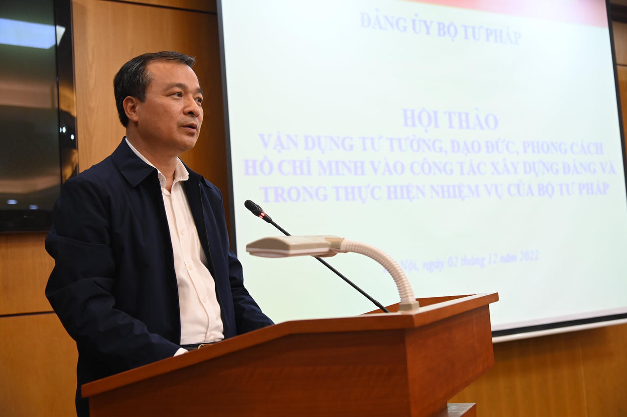 Vận dụng tư tưởng, đạo đức, phong cách Hồ Chí Minh trong thực hiện nhiệm vụ của Bộ Tư pháp