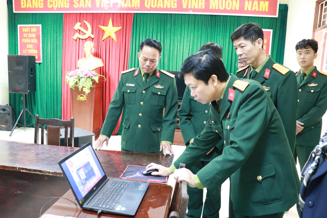 Phổ biến, giáo dục pháp luật: Chú trọng kết hợp với nâng cao ý thức pháp luật và chấp hành kỷ luật Quân đội