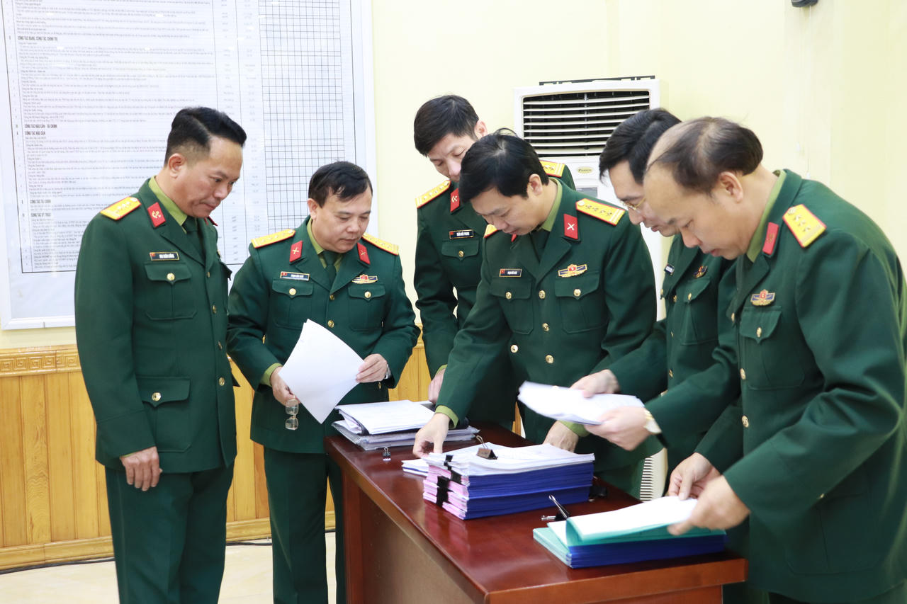 Phổ biến, giáo dục pháp luật: Chú trọng kết hợp với nâng cao ý thức pháp luật và chấp hành kỷ luật Quân đội