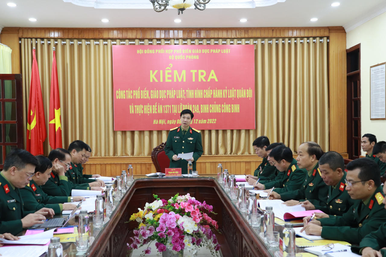 Phổ biến, giáo dục pháp luật: Chú trọng kết hợp với nâng cao ý thức pháp luật và chấp hành kỷ luật Quân đội