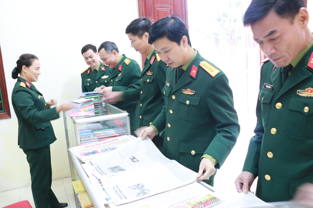 Phổ biến, giáo dục pháp luật: Chú trọng kết hợp với nâng cao ý thức pháp luật và chấp hành kỷ luật Quân đội