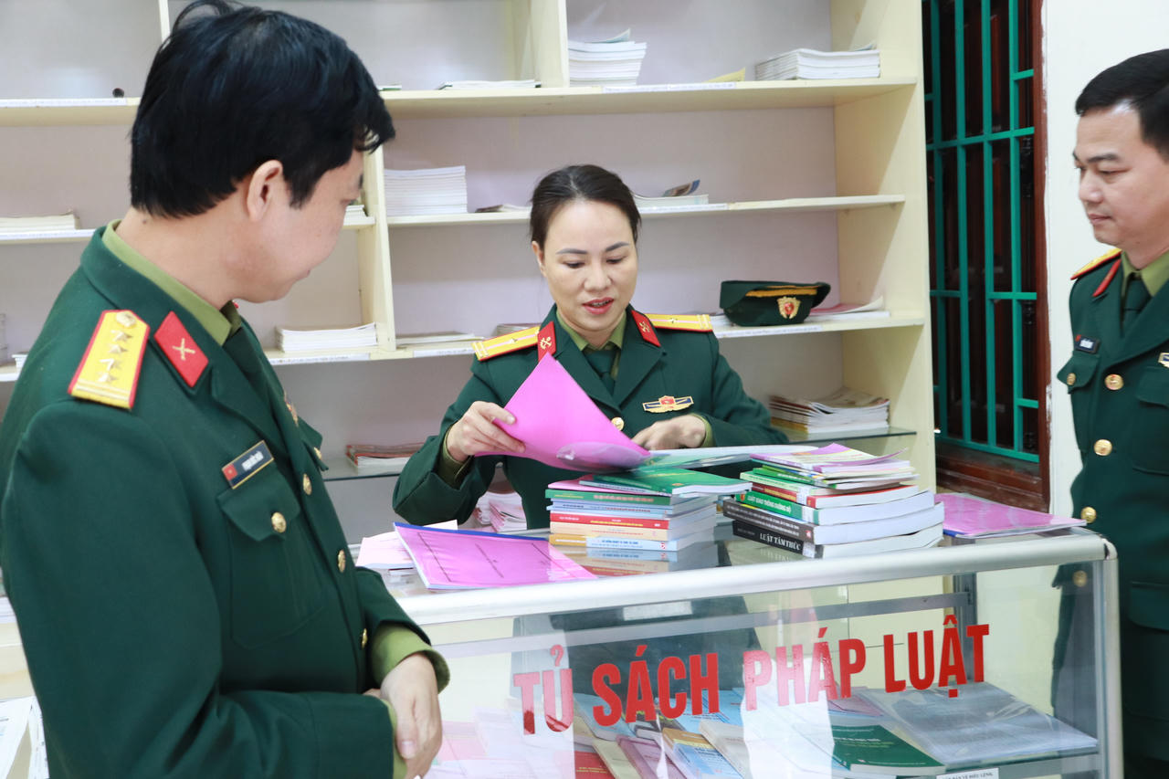 Phổ biến, giáo dục pháp luật: Chú trọng kết hợp với nâng cao ý thức pháp luật và chấp hành kỷ luật Quân đội