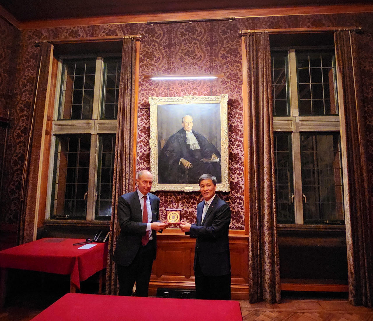 Mở rộng hợp tác với các thiết chế luật pháp quốc tế đóng tại Hà Lan