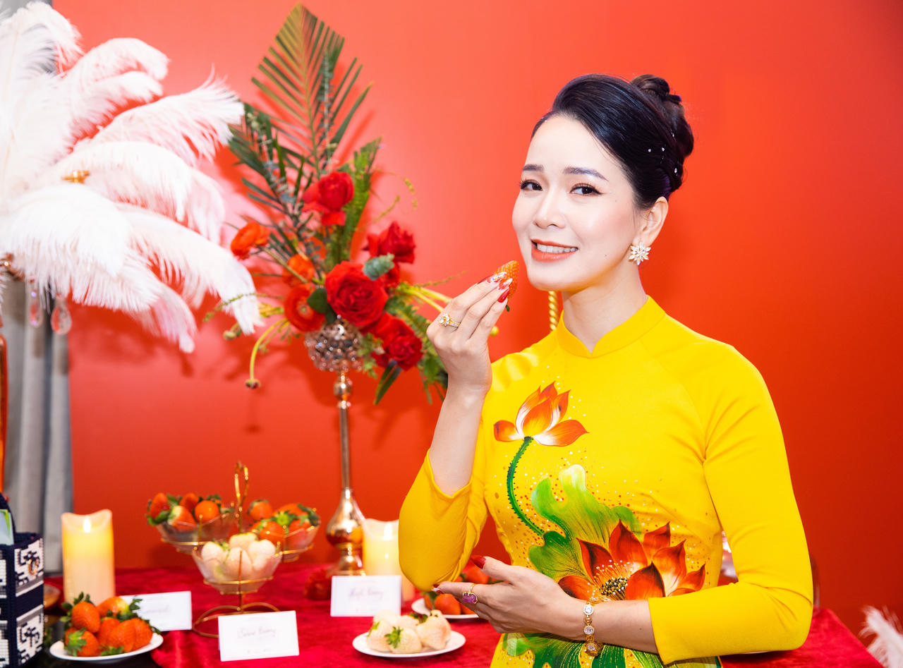 Dâu tây thượng hạng Hàn Quốc ra mắt người tiêu dùng Việt