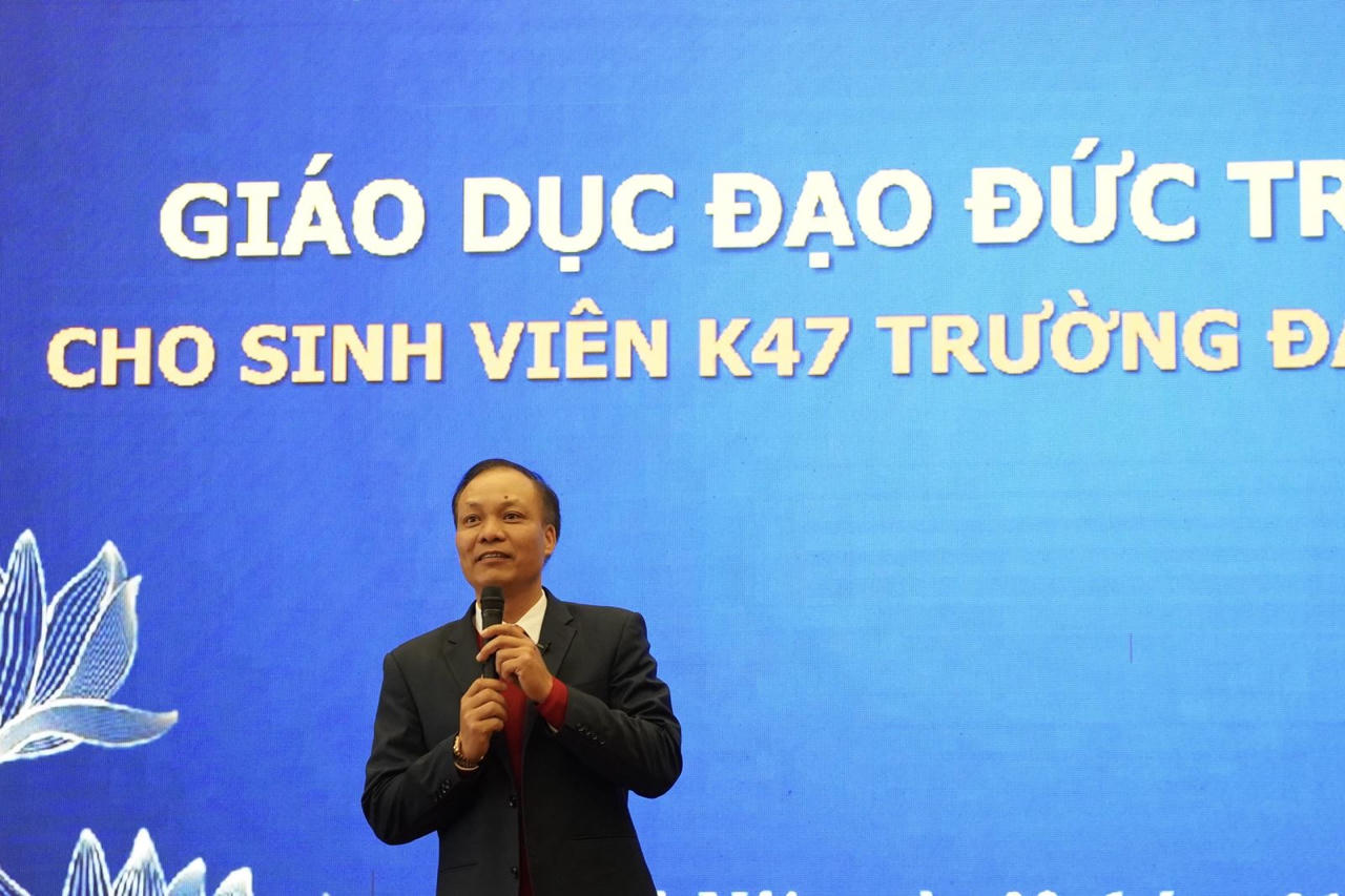 Tọa đàm về giáo dục đạo đức truyền thống đối với sinh viên Khóa 47 Trường Đại học Luật Hà Nội