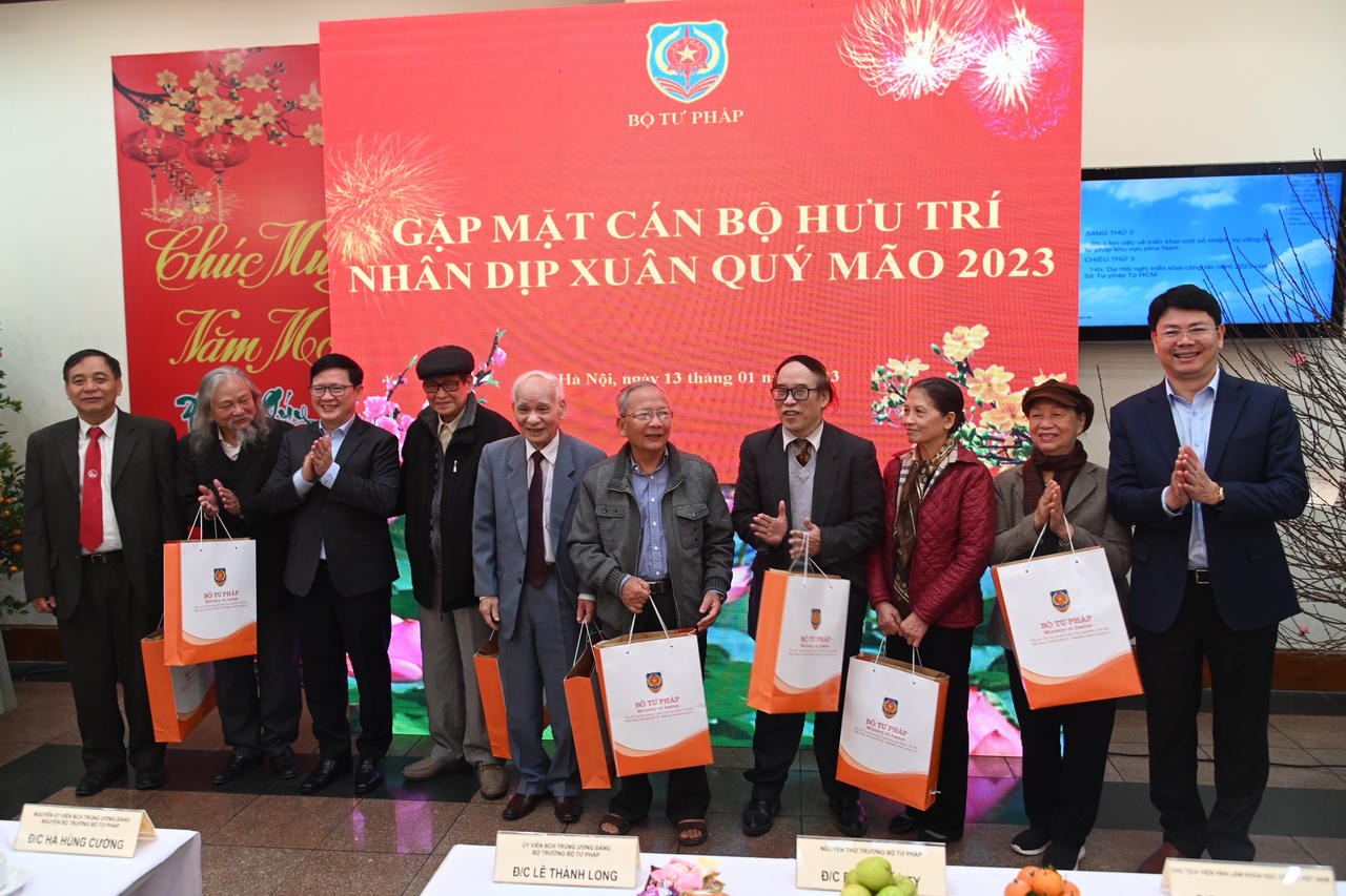 Bộ Tư pháp gặp mặt cán bộ hưu trí nhân dịp năm Quý Mão 2023