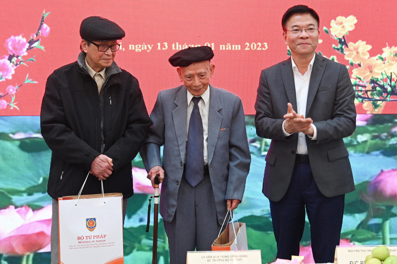 Bộ Tư pháp gặp mặt cán bộ hưu trí nhân dịp năm Quý Mão 2023