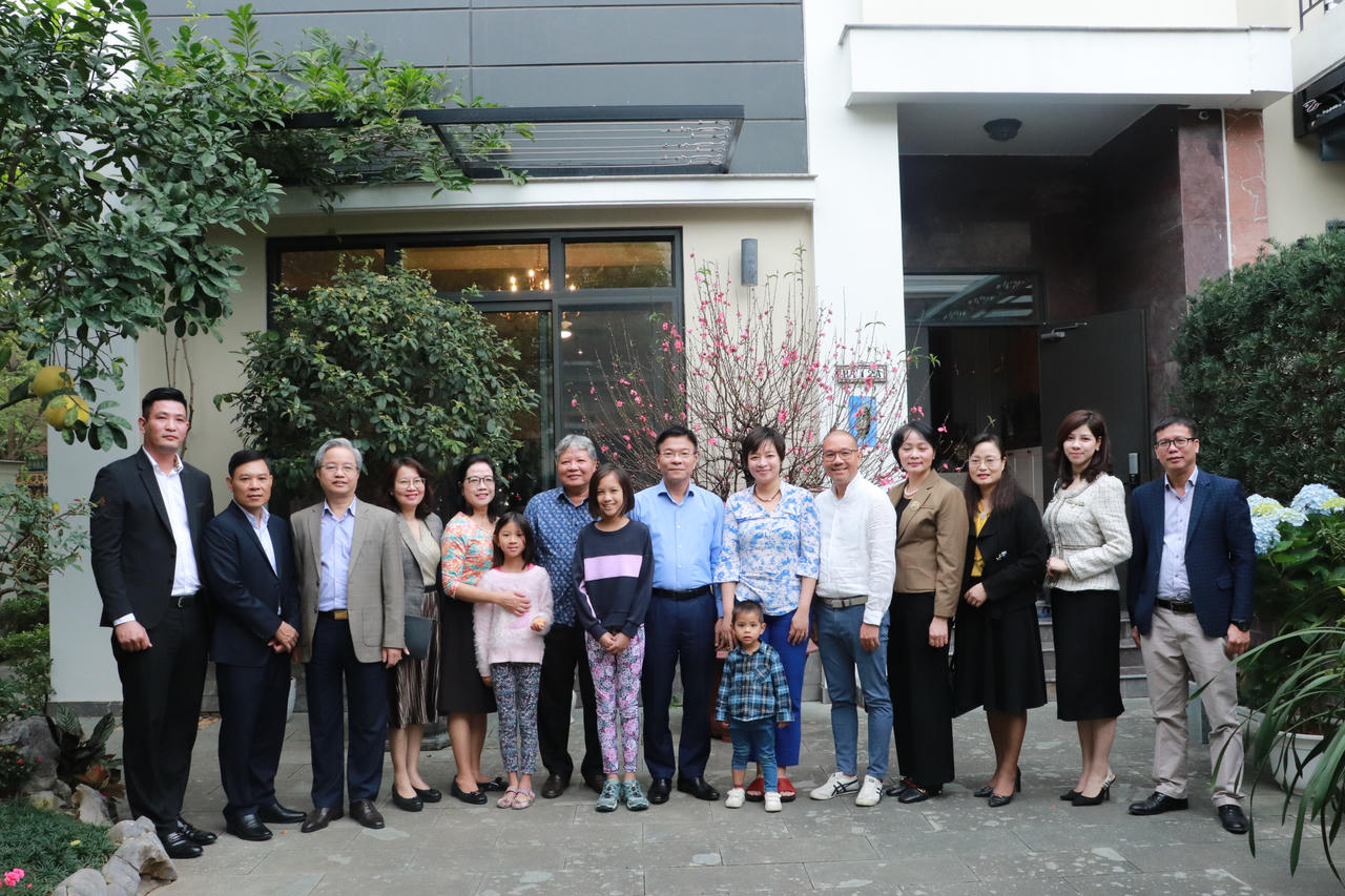 Lãnh đạo Bộ Tư pháp thăm, chúc tết gia đình nguyên lãnh đạo Bộ