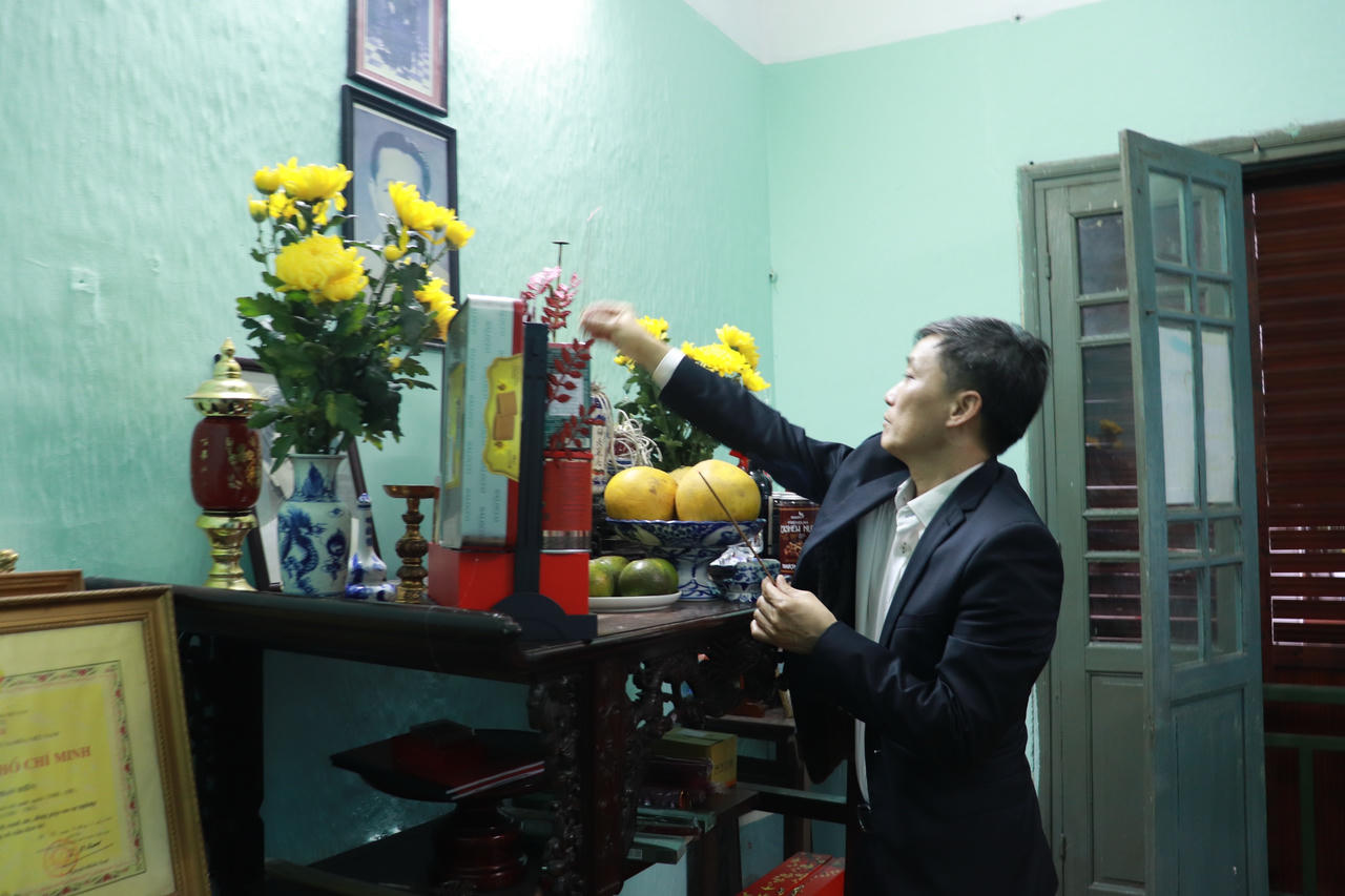 Lãnh đạo Bộ Tư pháp thăm, chúc tết gia đình nguyên lãnh đạo Bộ