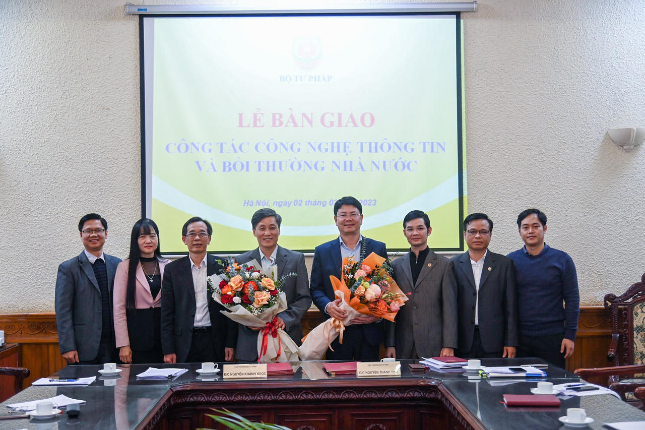 Lễ bàn giao công tác công nghệ thông tin và bồi thường nhà nước