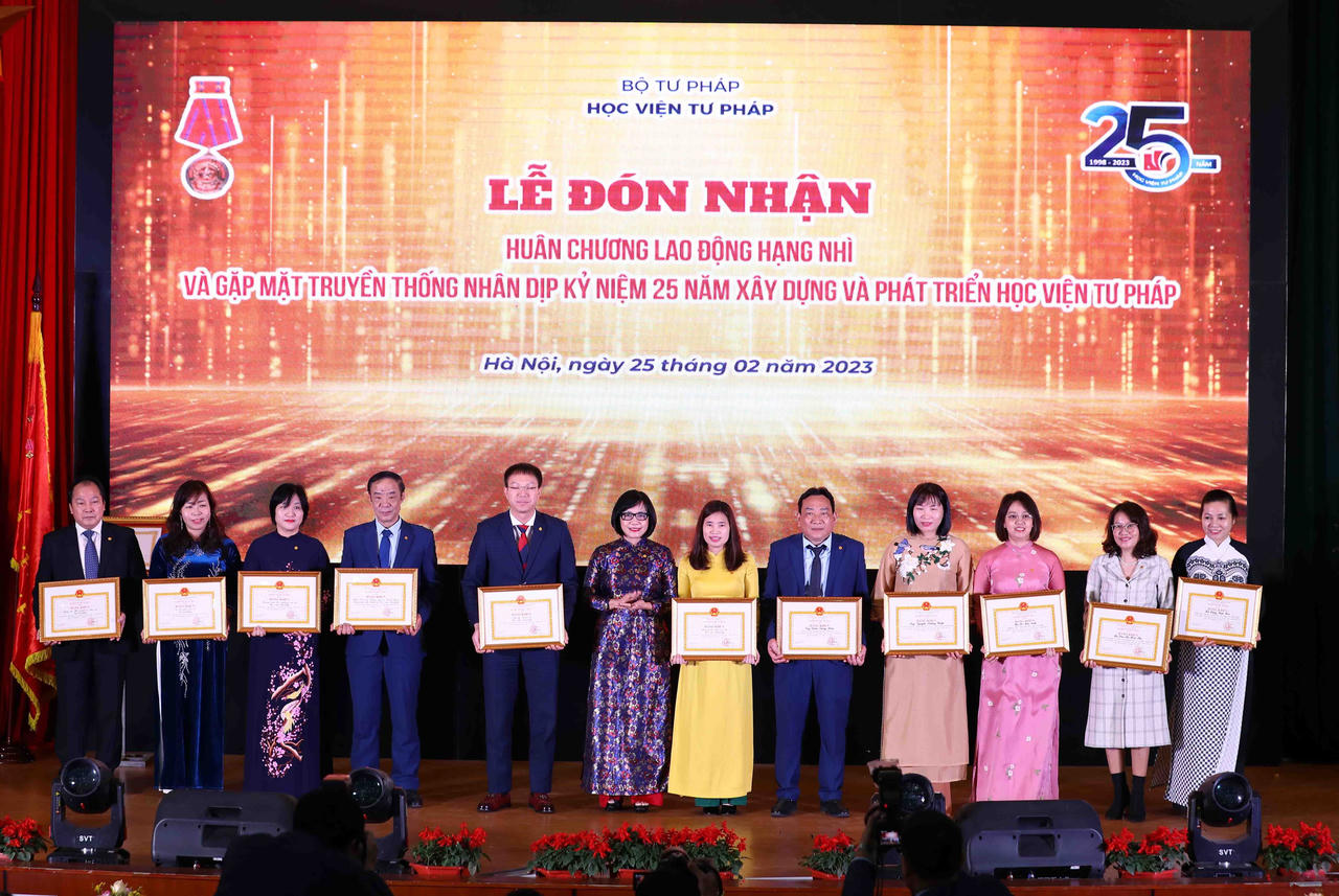 Học viện Tư pháp đón nhận Huân chương Lao động hạng Nhì