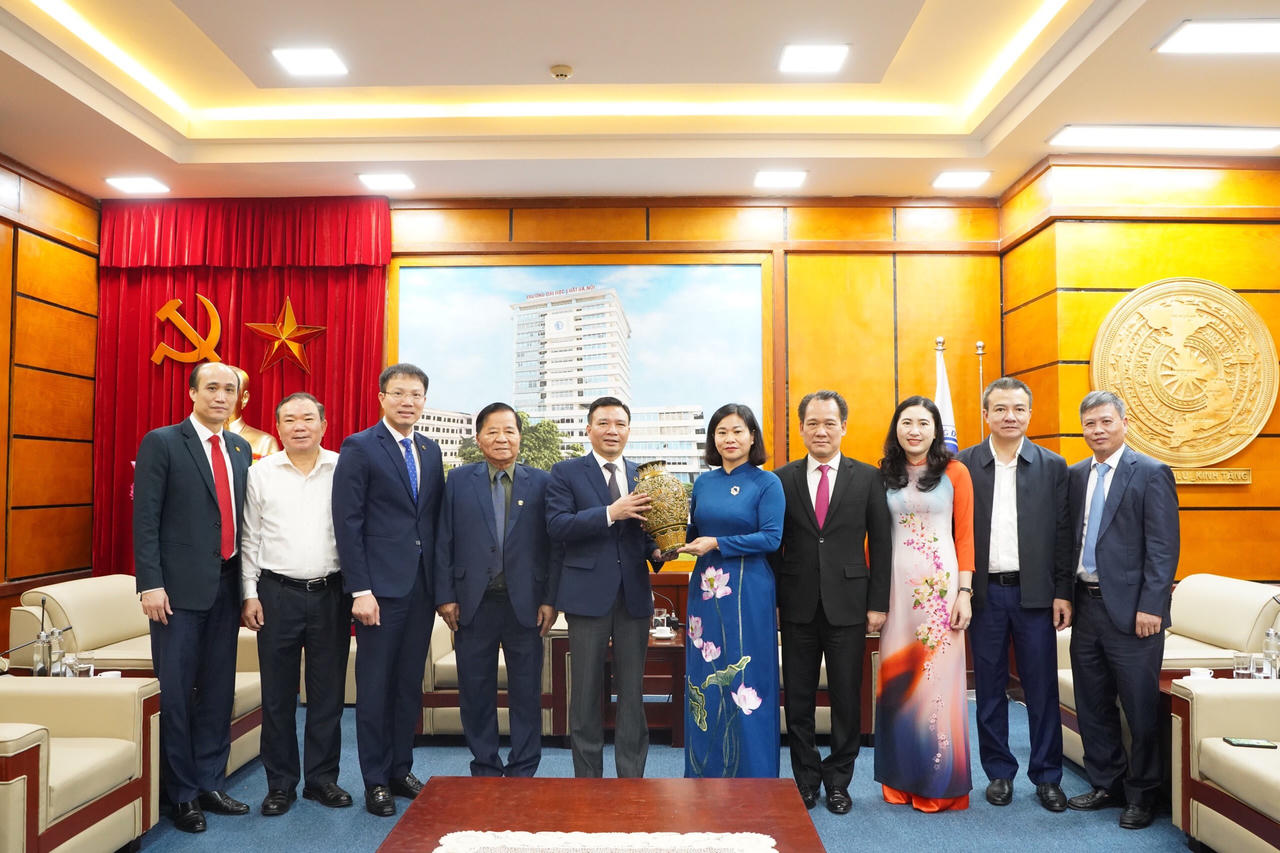 Tiếp tục quan tâm, đổi mới, làm tốt hơn nữa công tác phát triển Đảng trong sinh viên