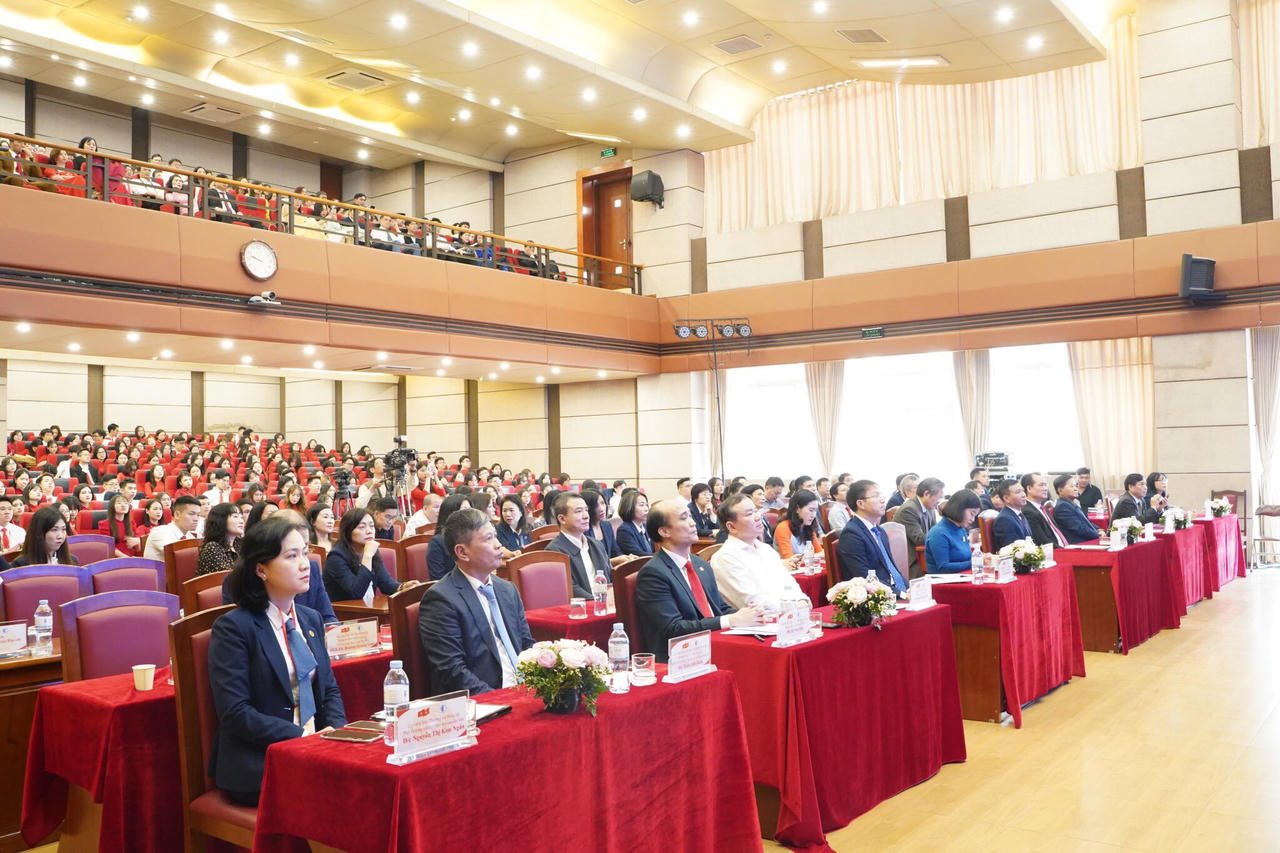 Tiếp tục quan tâm, đổi mới, làm tốt hơn nữa công tác phát triển Đảng trong sinh viên