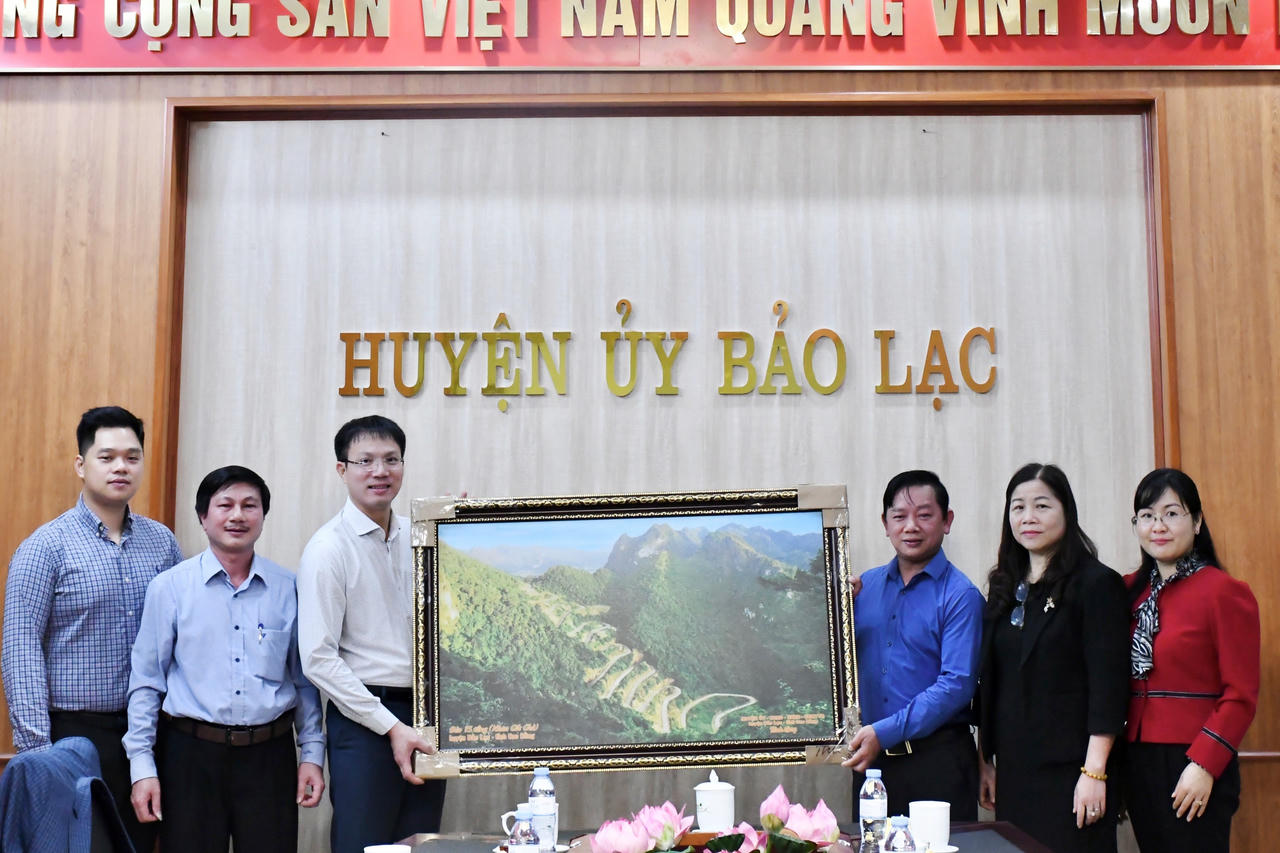 Trường Đại học Luật Hà Nội: Hành trình mang màu áo xanh thanh niên đến những nơi còn nhiều khó khăn