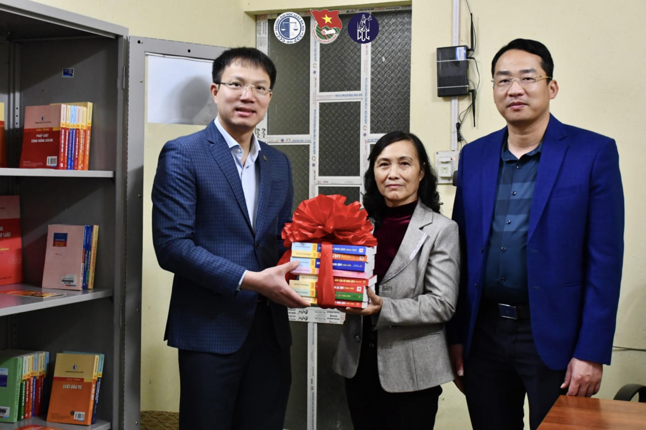 Trường Đại học Luật Hà Nội: Hành trình mang màu áo xanh thanh niên đến những nơi còn nhiều khó khăn