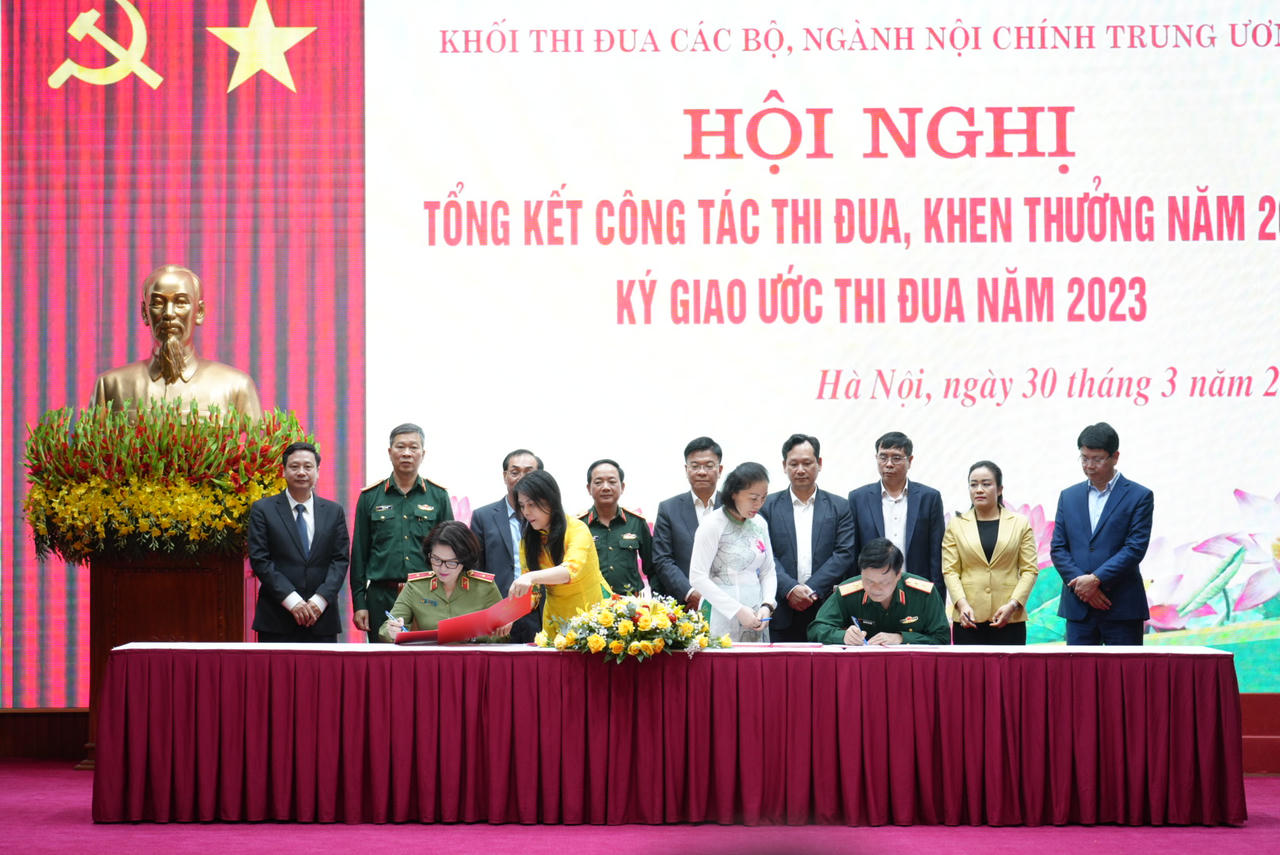 Khối Thi đua các Bộ, ngành Nội chính TW: Tiếp tục đẩy mạnh phong trào thi đua