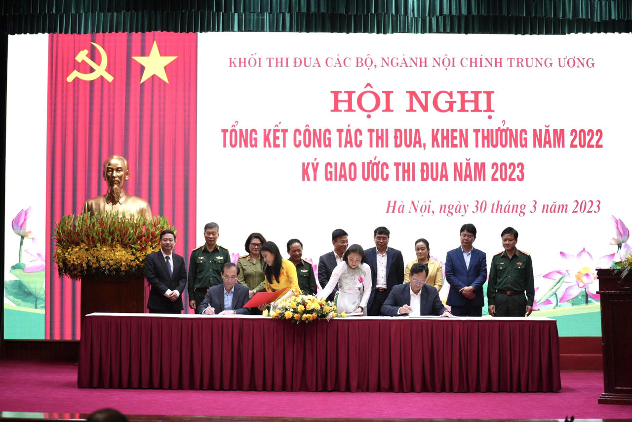 Khối Thi đua các Bộ, ngành Nội chính TW: Tiếp tục đẩy mạnh phong trào thi đua