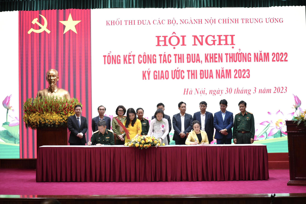 Khối Thi đua các Bộ, ngành Nội chính TW: Tiếp tục đẩy mạnh phong trào thi đua