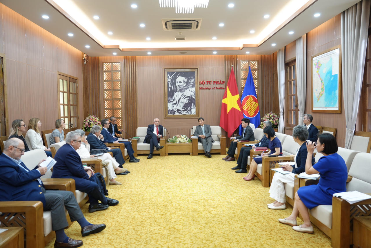 Tiếp tục mối quan hệ hợp tác pháp luật và tư pháp giữaViệt Nam - EU