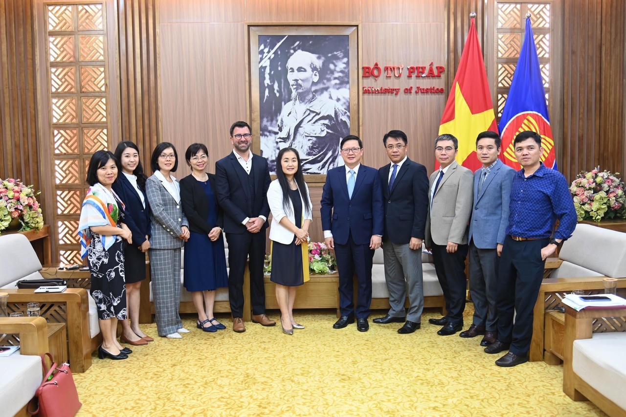 Thứ trưởng Mai Lương Khôi tiếp xã giao Trưởng Đại diện Quỹ Dân số Liên Hợp quốc 