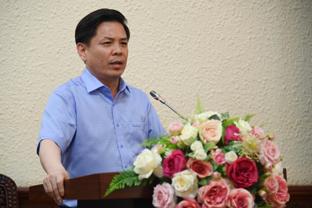 Trao Quyết định chuẩn y Bí thư Đảng ủy Bộ Tư pháp cho Thứ trưởng Đặng Hoàng Oanh