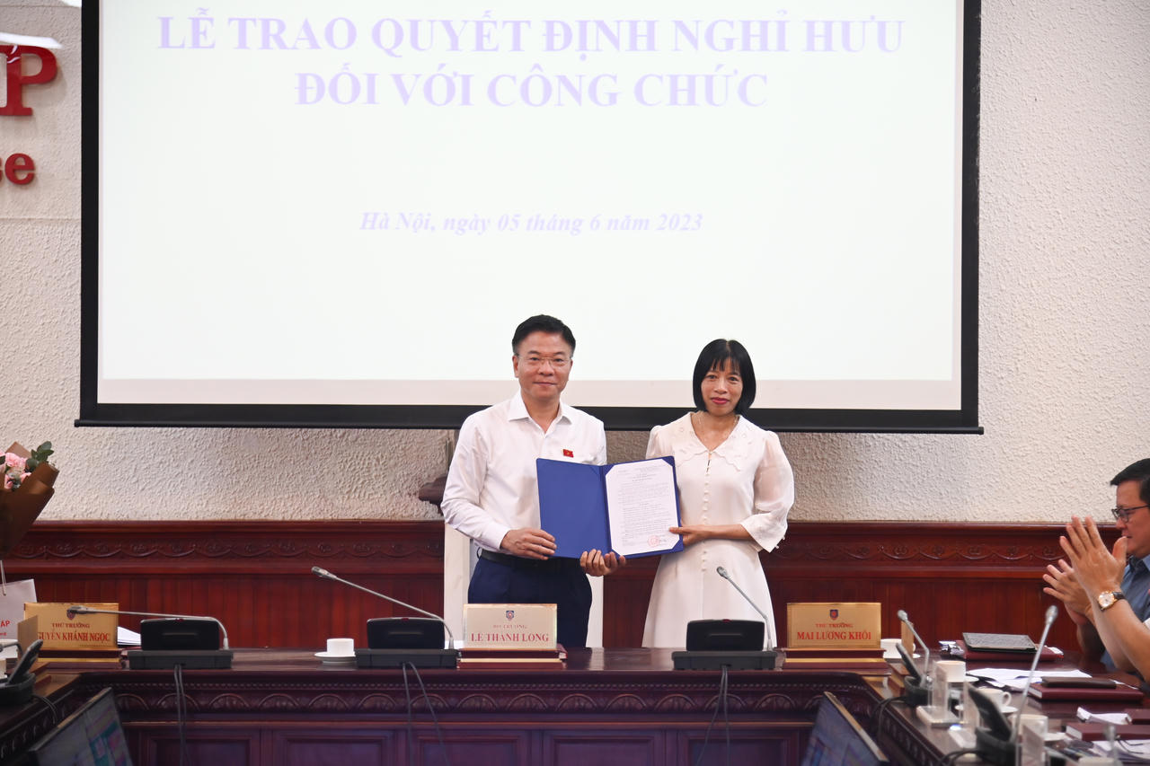 Bộ Tư pháp trao Quyết định nghỉ hưu và Quyết định bổ nhiệm lãnh đạo cấp Vụ