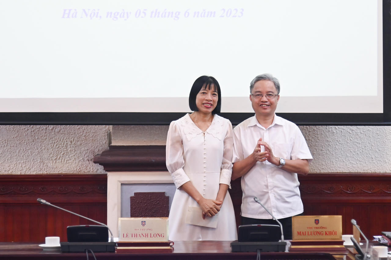 Bộ Tư pháp trao Quyết định nghỉ hưu và Quyết định bổ nhiệm lãnh đạo cấp Vụ