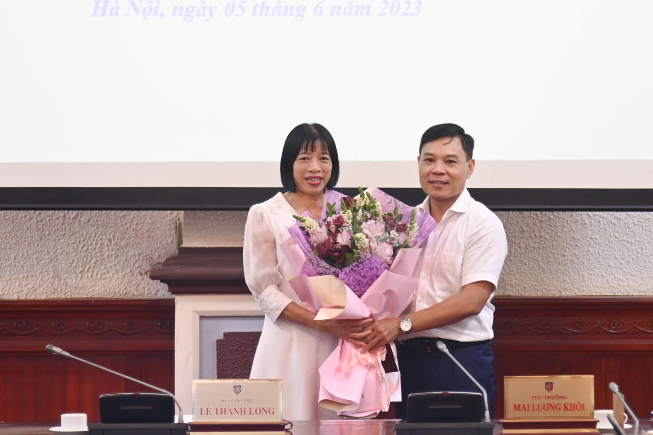 Bộ Tư pháp trao Quyết định nghỉ hưu và Quyết định bổ nhiệm lãnh đạo cấp Vụ