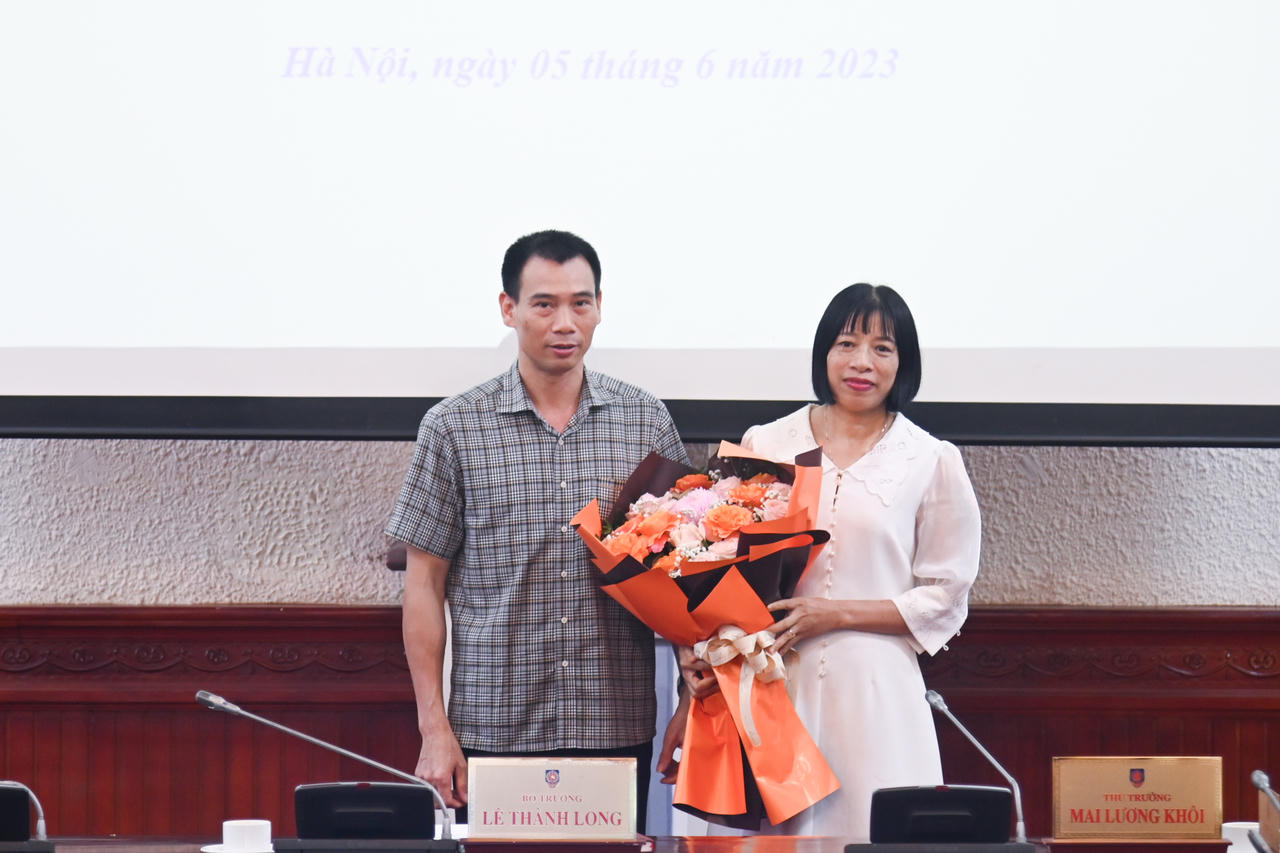 Bộ Tư pháp trao Quyết định nghỉ hưu và Quyết định bổ nhiệm lãnh đạo cấp Vụ