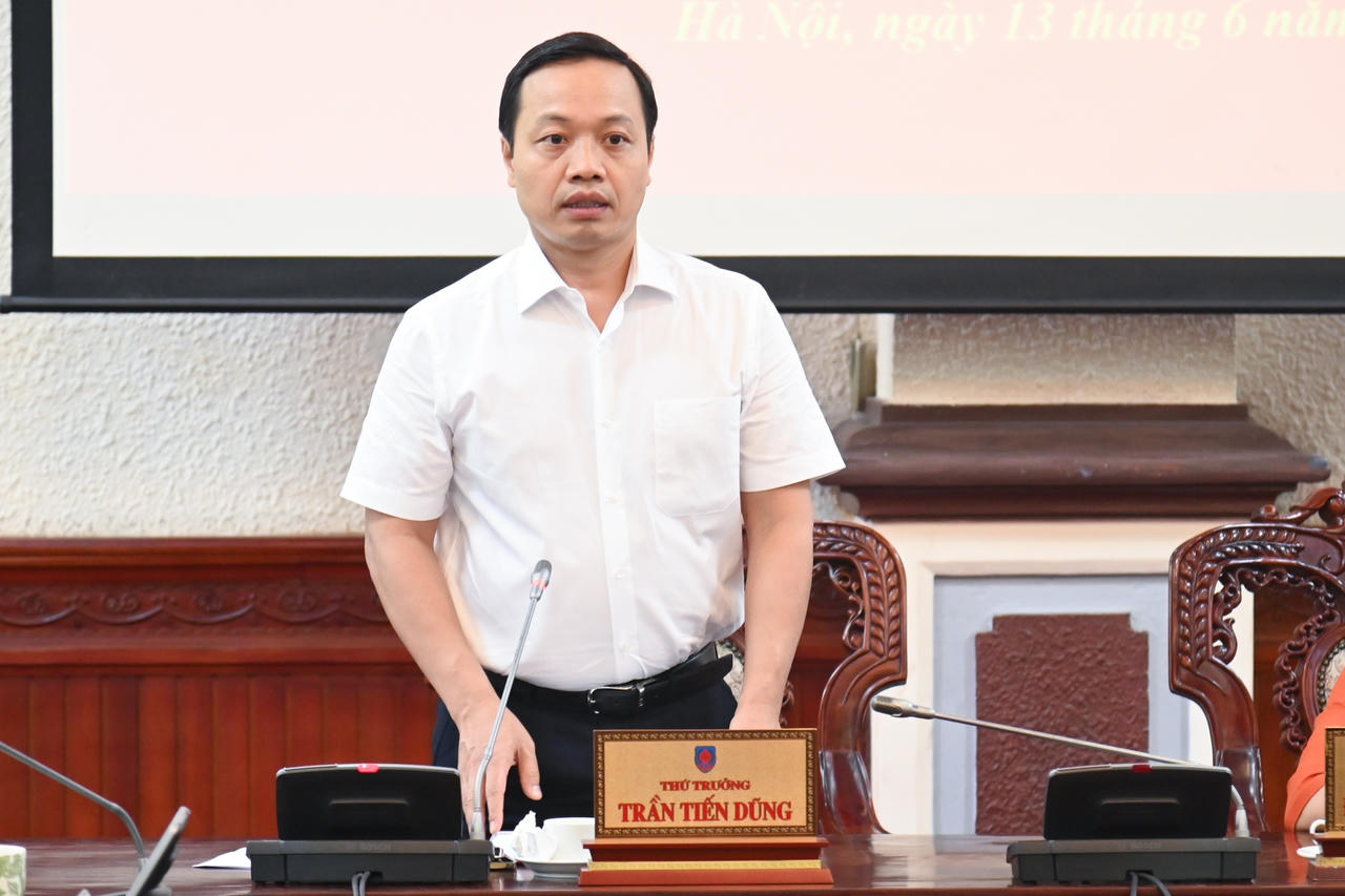 Bộ Tư pháp: Bàn giao công tác phụ trách quản lý xử lý vi phạm hành chính và theo dõi thi hành pháp luật