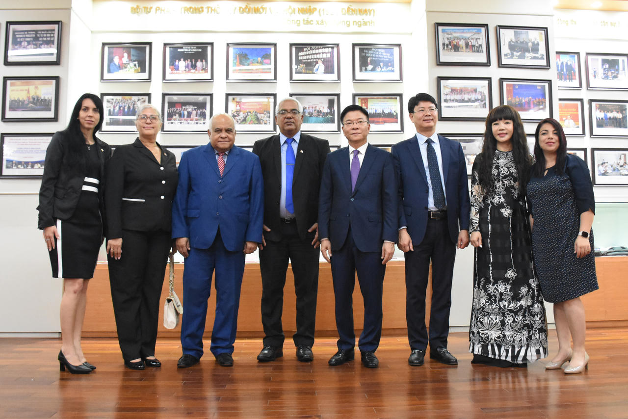 Bộ trưởng Bộ Tư pháp Lê Thành Long Hội đàm Bộ trưởng Bộ Tư pháp Cộng hòa Cuba