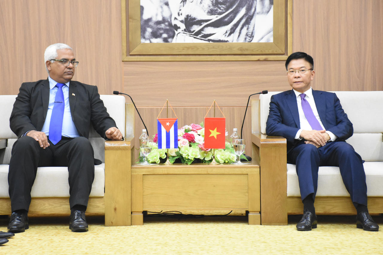 Bộ trưởng Bộ Tư pháp Lê Thành Long Hội đàm Bộ trưởng Bộ Tư pháp Cộng hòa Cuba