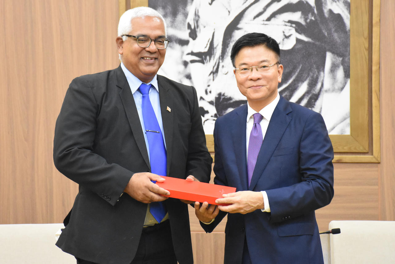 Bộ trưởng Bộ Tư pháp Lê Thành Long Hội đàm Bộ trưởng Bộ Tư pháp Cộng hòa Cuba