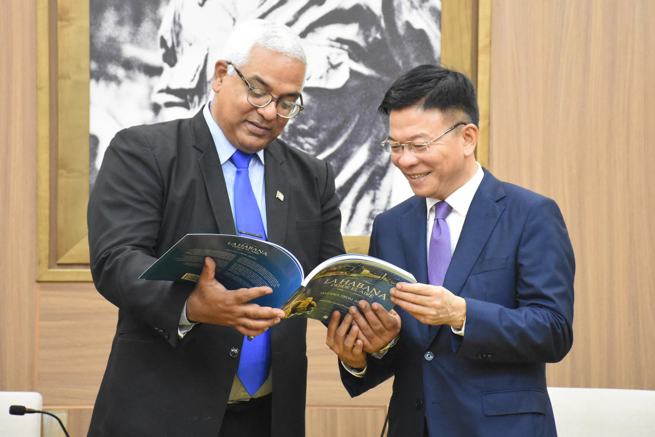 Bộ trưởng Bộ Tư pháp Lê Thành Long Hội đàm Bộ trưởng Bộ Tư pháp Cộng hòa Cuba