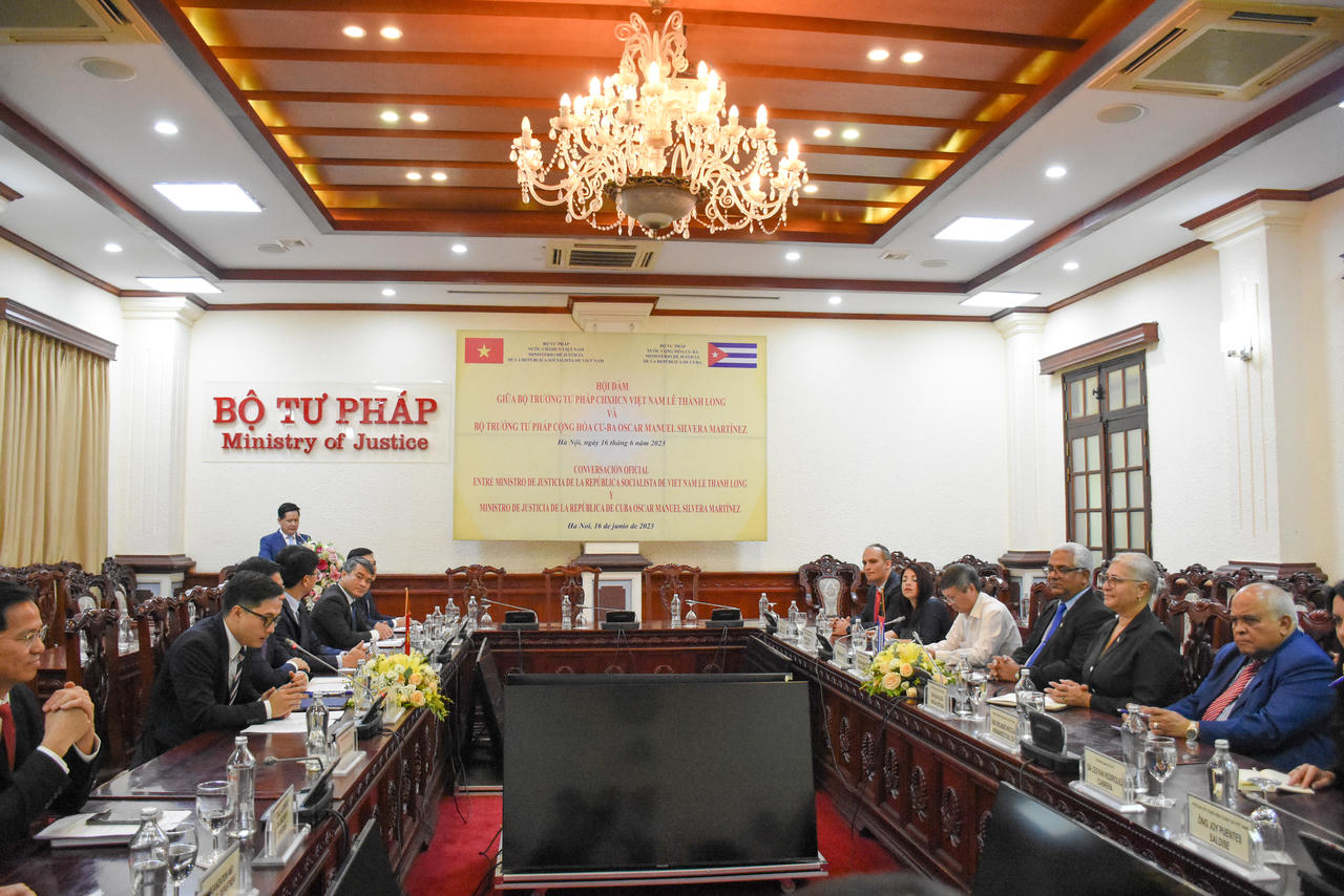 Bộ trưởng Bộ Tư pháp Lê Thành Long Hội đàm Bộ trưởng Bộ Tư pháp Cộng hòa Cuba