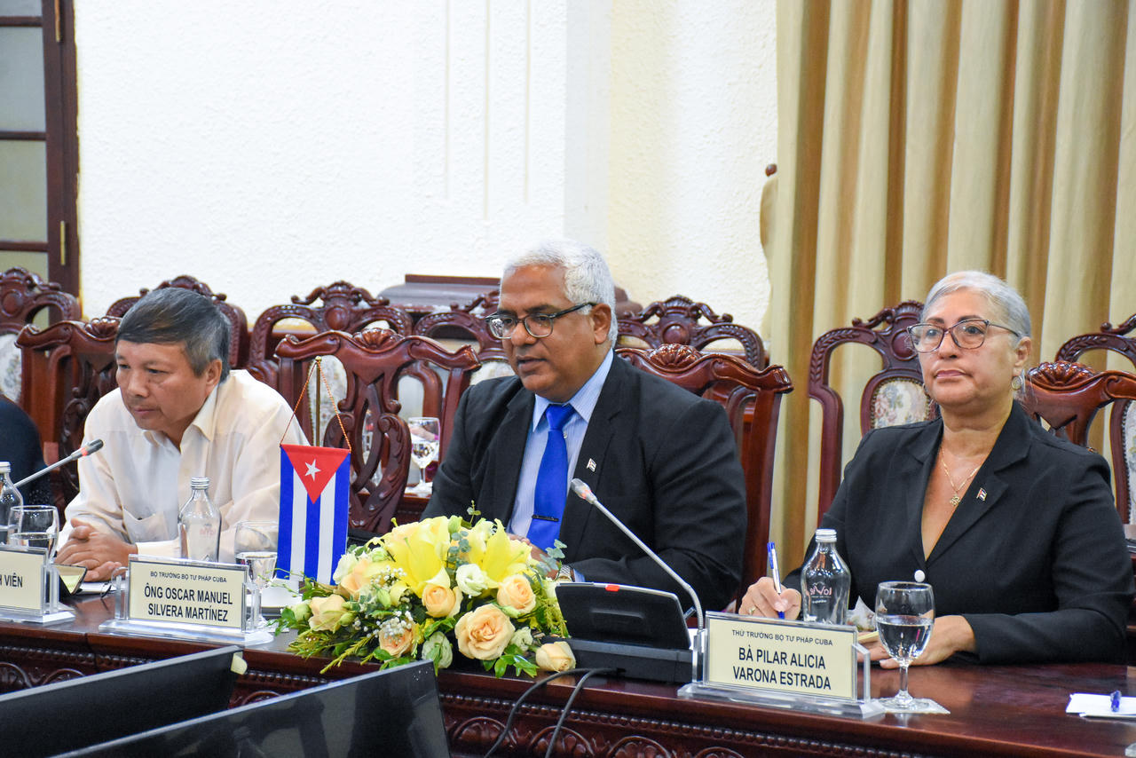 Bộ trưởng Bộ Tư pháp Lê Thành Long Hội đàm Bộ trưởng Bộ Tư pháp Cộng hòa Cuba