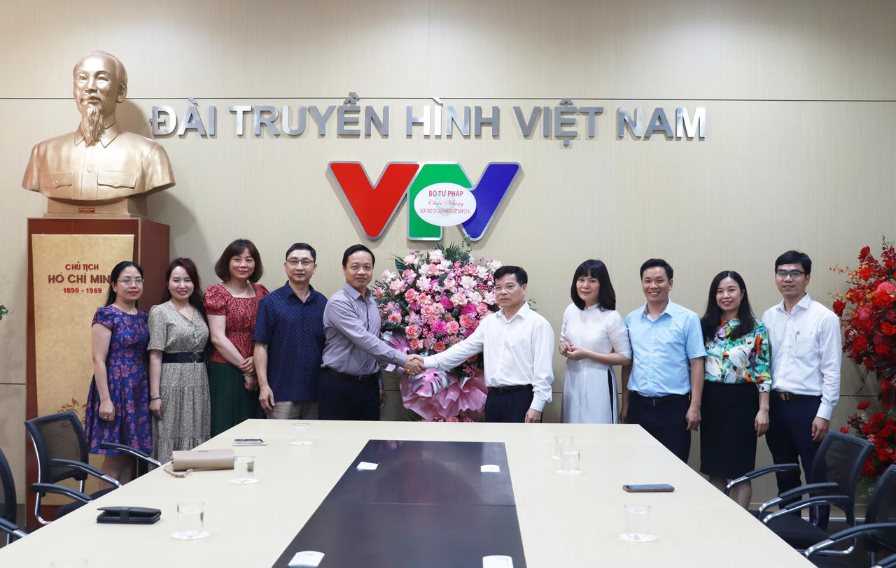 Lãnh đạo Bộ Tư pháp chúc mừng một số cơ quan báo chí