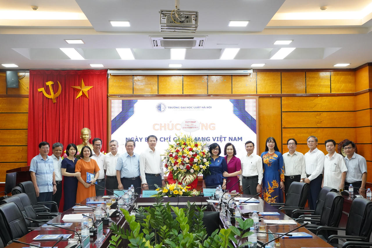 Lãnh đạo Bộ Tư pháp chúc mừng một số cơ quan báo chí