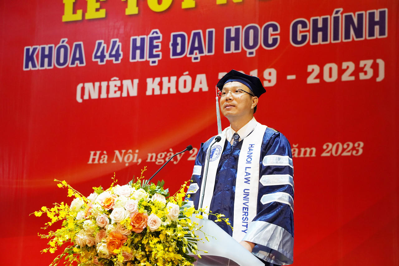 Trường Đại học Luật Hà Nội: Bế giảng khoá 44 hệ Đại học chính quy