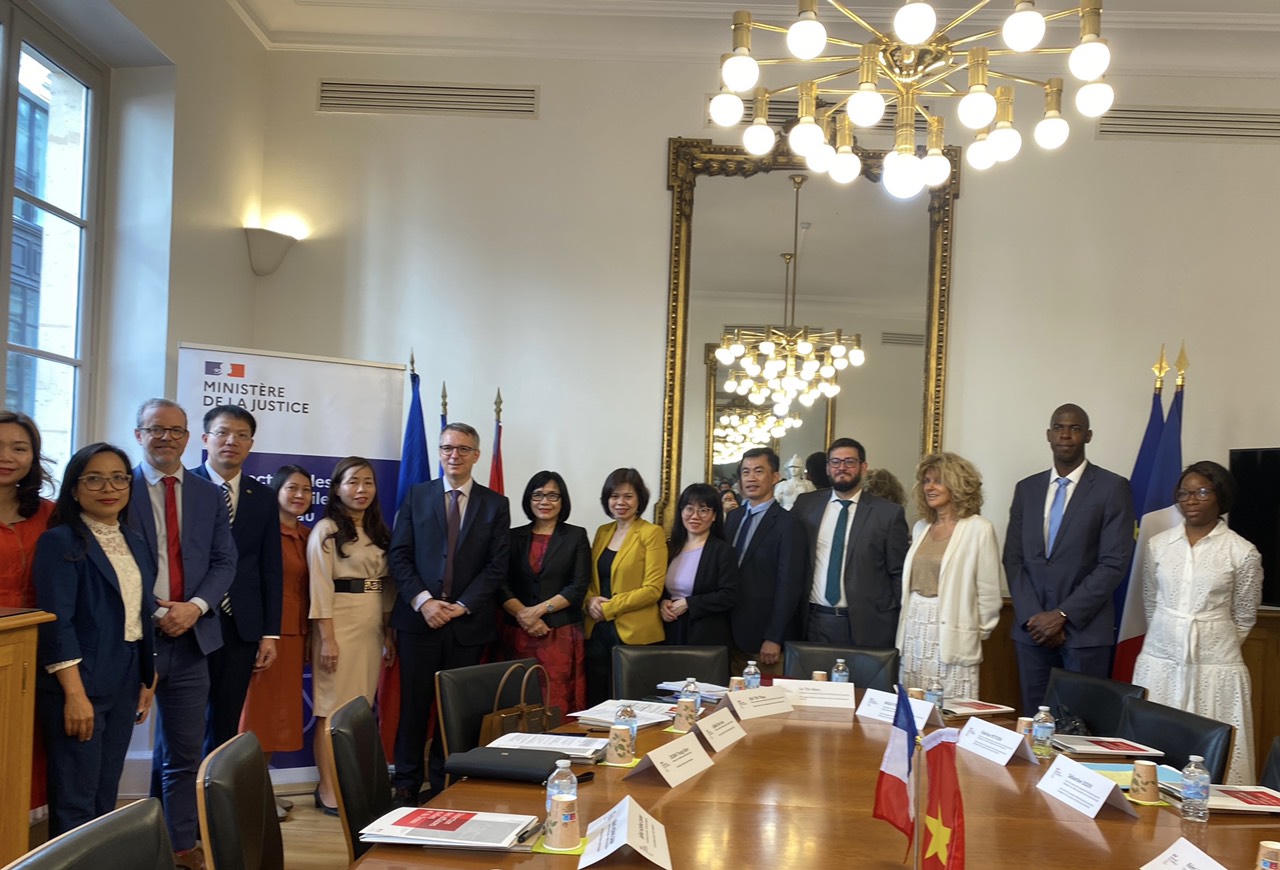 Thúc đẩy hợp tác pháp luật và tư pháp với Cộng hòa Pháp