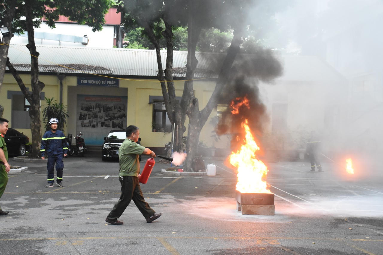 Bộ Tư pháp tổ chức tập huấn công tác phòng cháy, chữa cháy và cứu nạn, cứu hộ
