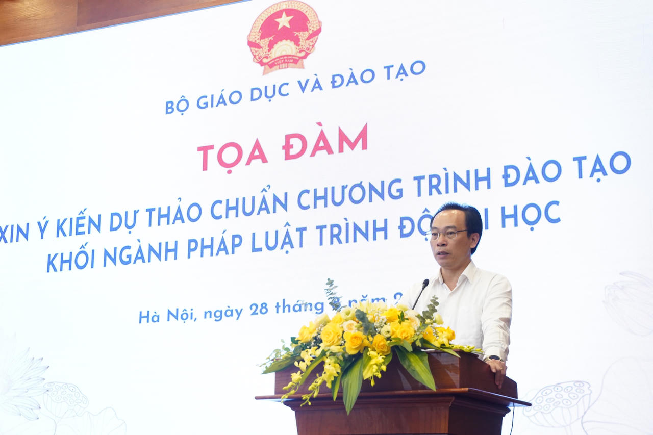 Góp ý xây dựng Chuẩn chương trình đào tạo khối ngành pháp luật trình độ Đại học