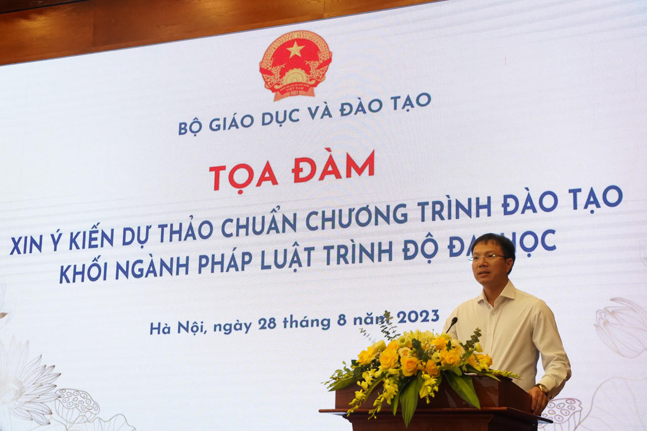 Góp ý xây dựng Chuẩn chương trình đào tạo khối ngành pháp luật trình độ Đại học