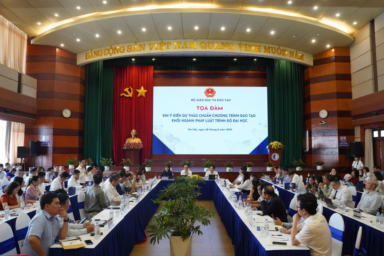 Góp ý xây dựng Chuẩn chương trình đào tạo khối ngành pháp luật trình độ Đại học