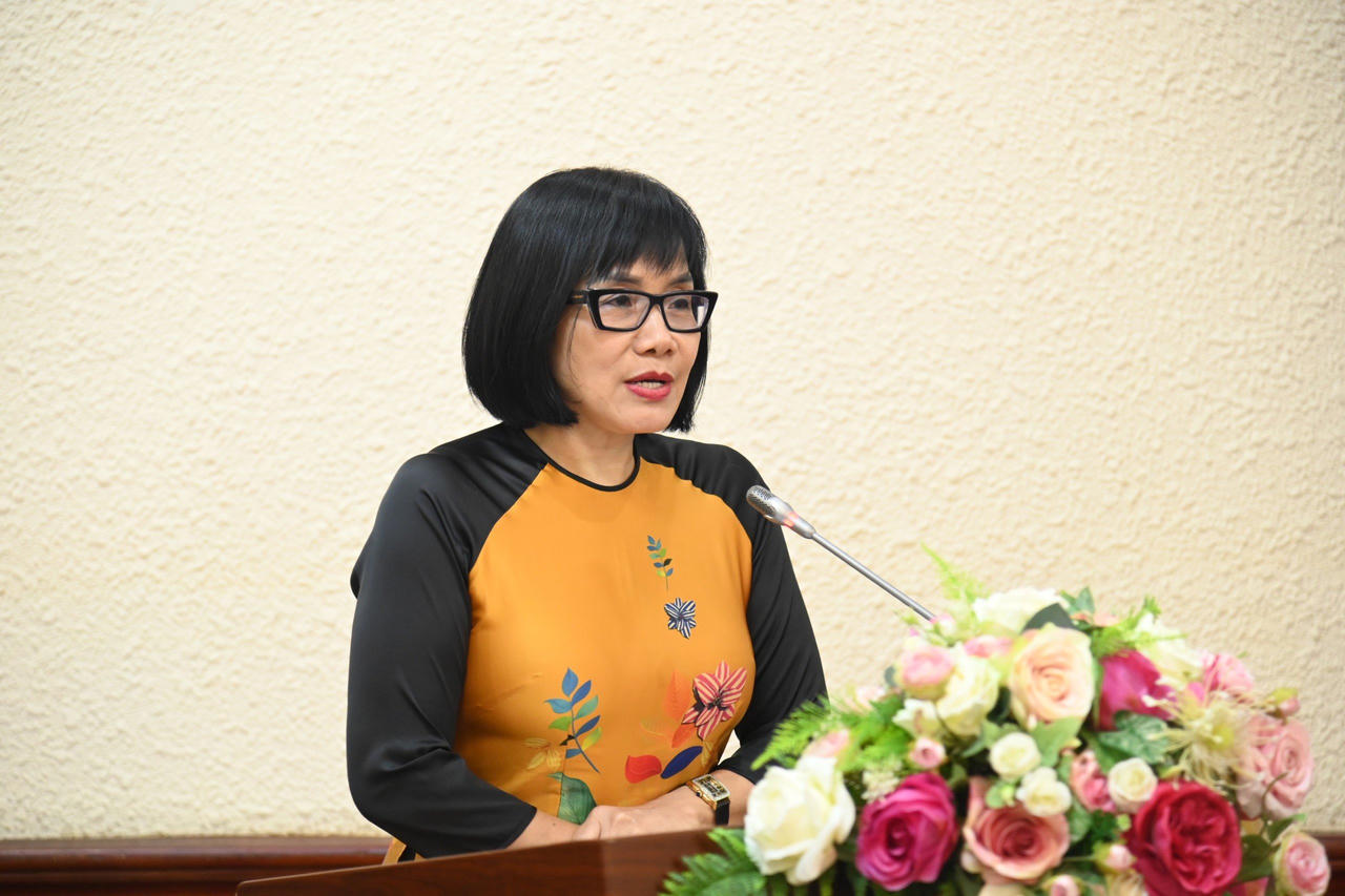 Bộ Tư pháp trao quyết định tuyển dụng công chức năm 2023 theo Nghị định số 140/2017/NĐ-CP