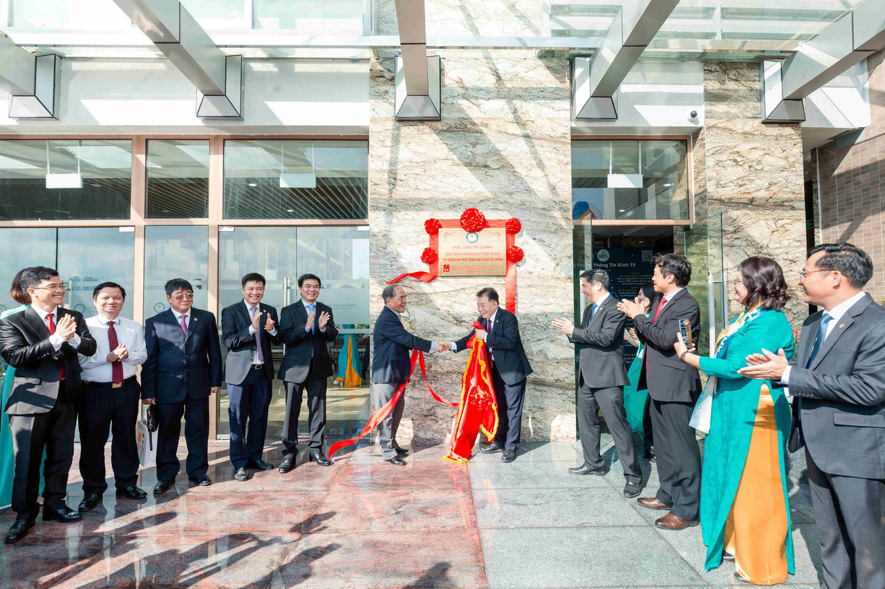 Học viện Tài chính khánh thành và gắn biển công trình Khối giảng đường với 80 phòng học hiện đại