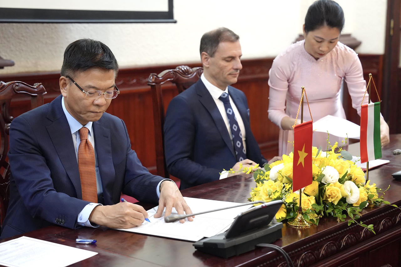 Bộ Tư pháp Việt Nam – Hungary: Ký kết Ý định thư về đào tạo cán bộ