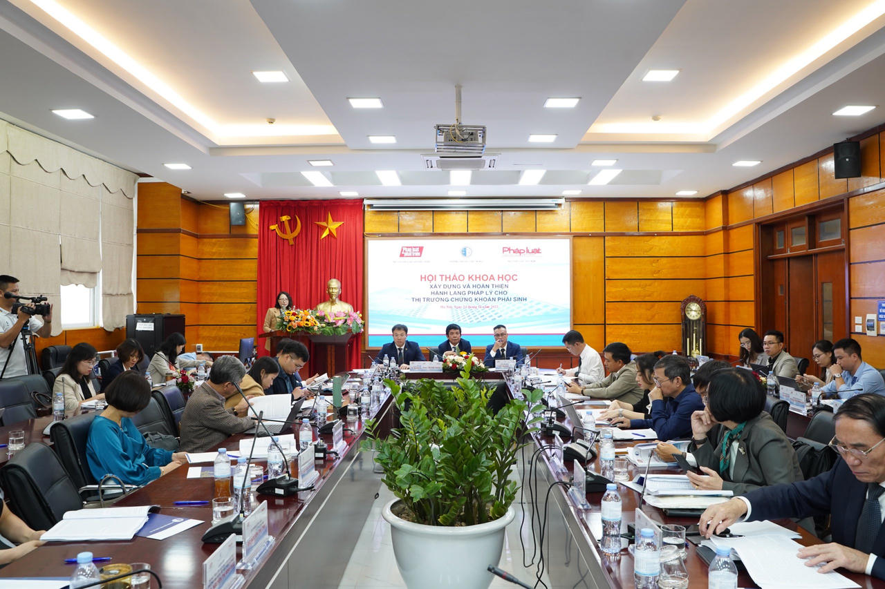 Xây dựng, hoàn thiện pháp luật về giao dịch chứng khoán phái sinh